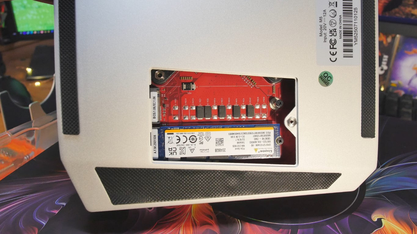 AMD Ryzen AI MAX+ 395, AMD Radeon 8060s