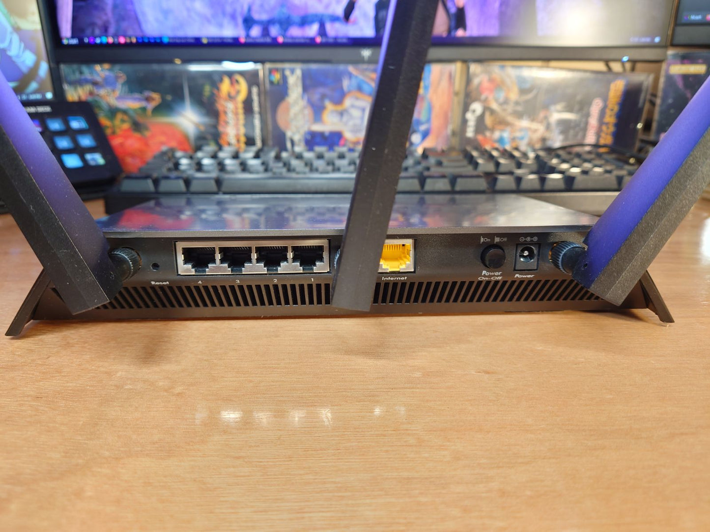 Netgear Nighawk AC1750 - Model R6700 - DDWRT Pre-Installed